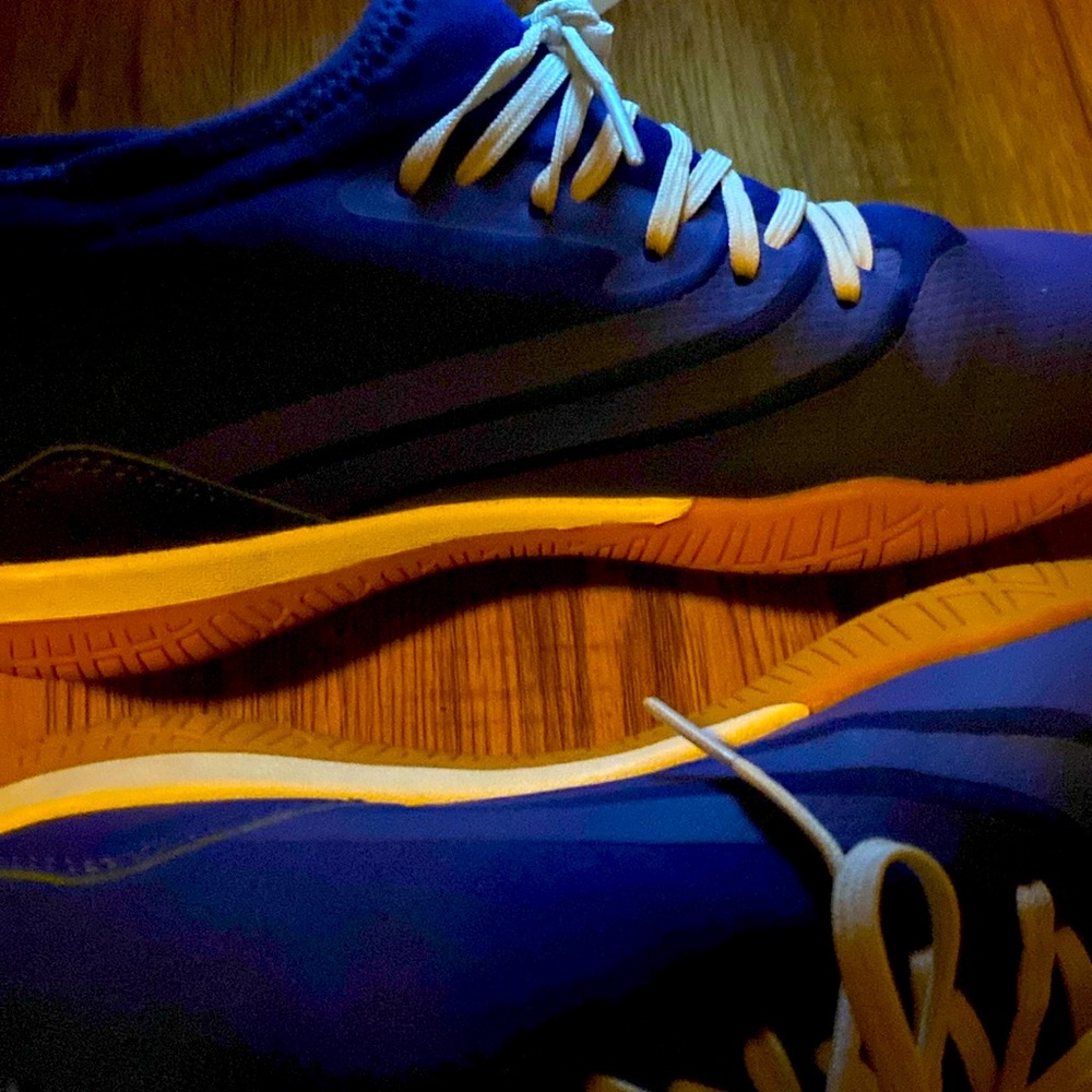 Umbro indoor soccer cleats slight worn